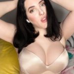 Jerk off online Live On HD private cam with curvaceous RachelBrooksxx Flaunting my feet