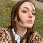 Masturbate and chat Live On Sex video call with athletic CarlyFi Giving a peek at my feet